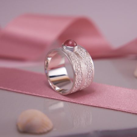 Ring mit Turmalin Cabochon rosa